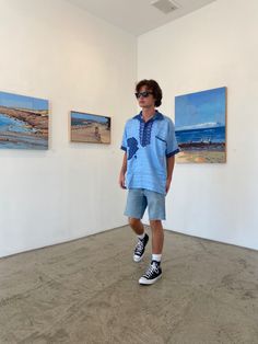 Men’s Converse Outfit Shorts, Museum Men Outfit, Stussy Converse Outfit, Converse 70s Outfit Men Shorts, Summer Outfits Men Converse, Mens Outfits With Converse, Museum Outfit Ideas Men, Converse With Shorts Men, Mens Jorts Fit