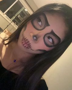 Carnival Makeup Ideas Easy, Halloween Makeup Skeleton, Skeleton Halloween Makeup, Skull Face Makeup, Shower Makeup, If Looks Could Kill, Makeup Tuts, Play Makeup, Cute Halloween Makeup