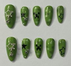 Minecraft Nails, Creeper Minecraft, Fake Nails Designs, Punk Nails, Gothic Nails, Green Nail Designs, Goth Nails, Grunge Nails, Green Nail