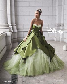 Disney Princess Gowns, Princess Tiana Dress, Tiana Wedding, Princess Sweet 16, Frog Dress, Xv Dresses, Tiana Dress