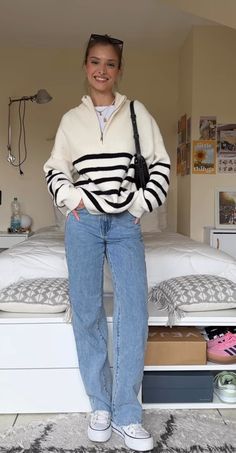 La Winter Outfits Casual, Outfit Inspo Cold Spring, Ivory Converse Outfit, Casual Cold Spring Outfit 2024, Outfit Ideas Cold Spring, Spring Outfits 2024 Cold, Seattle March Outfit, Smart Summer Casual Women, Spring Outfits 2024 School