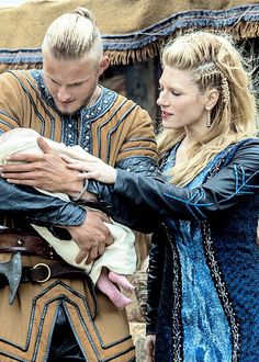 Bjorn (Alexander Ludwig) and Lagertha (Katheryn Winnick)  I want to do this hairstyle!!! Bjorn Vikings, Ivar Vikings