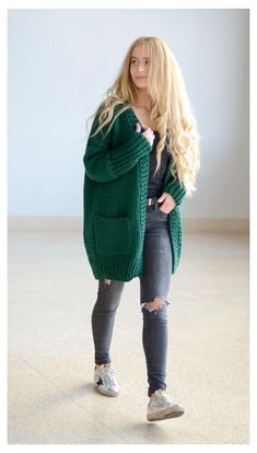 Cardigan Street Style, Knit Cardigan Outfit, Pijamas Women, شال كروشيه, Looks Pinterest, Vogue Knitting, Outfit Mujer