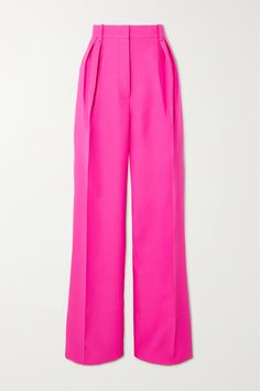 Pierpaolo Piccioli chose fuchsia for Fall '22, drawing attention to the label's silhouettes and finer details. Impeccably tailored from wool and silk-blend crepe, these pants sit high on the waist and fall to wide legs, perfected with pleats. Wear them with the matching blazer. Pink Wide Leg Pants Outfit, Product Tiktok, Pink Dress Pants, Pierpaolo Piccioli, Valentino Clothing, Pink Trousers, Brunch Outfit, Pink Pants, Wide Legs