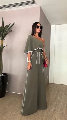 Smart Casual Women Summer, Spring Summer 2024 Fashion Trends, Summer 2024 Fashion Trends, Outfits Professional, Summer 2024 Fashion, Satin Formal Dress, 2piece Outfits, Fashion Silhouette