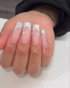 White Nail Designs With Pearls, Short French Tip Acrylic Nails With Pearls, Pearl Nails Design Square, French Pearl Nails Square, Short French Tip With Pearls, Pearl Nail Inspo Acrylic, French Tip Acrylic Nails With Pearls, Pearls Acrylic Nails, French Nails With Pearls Square