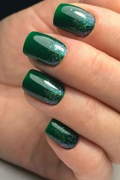 Green Manicure, Green Christmas Nails, Christmas Nails 2023, Dark Green Nails, Green Nail Designs, Nagel Tips, Christmas Gel Nails, Creative Nail Designs, Gel Nail Colors