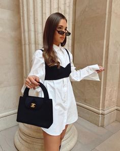 Tendencias Primavera-Verano 2020: el mejor street style nos trae los looks que todas querremos llevar Grace Foley, Minimalist Ootd, Danielle Bernstein, Parisian Women, Mode Chanel, Looks Street Style, Outfit Trends, Mode Inspo, Looks Chic