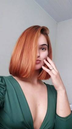 Ruivo ruivas ruivo bc7644 Bob Hair Hairstyles, Ginger Short Hair, Oval Face Short Hair, Straight Short Bob, Classic Bob Haircut, Red Hair Inspiration, Red Blonde Hair, Point Cut, Red Haired Beauty