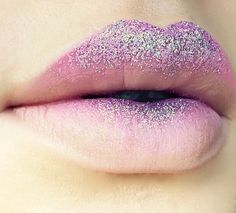 Glitter lips Make Up Guide, Fantasy Make-up, Party Make-up, Sugar Skull Makeup, Smink Inspiration, Fairy Makeup, Glitter Lips, Lip Art, Beautiful Lips