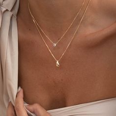 Minimalistic Gold Necklace, Gold Necklace Cheap, Light Gold Necklace, Minimalist Necklace Stack, Long Dainty Necklace, Dainty Layered Necklace, Necklaces Gold Simple, Simplistic Gold Necklace, Dainty Everyday Necklace