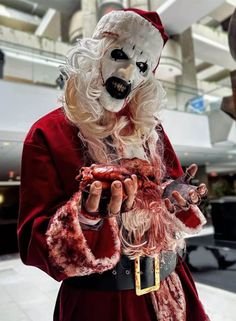 Art the Clown Terrifier 3 Red Santa Jacket Art The Clown Terrifier, Art The Clown, Mascaras Halloween, The Clown, Lady Biker, Classic Holiday, Holiday Looks, Scary Movies, Movie Characters