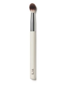 Our Blending Brush is versatile and can be used to blend eyeshadow in the contour and crease of the eye. The sustainably harvested wood handle is complemented by an oversized, fluffy brush that can also be used to apply highlighter to the high points of your face. All of our brushes are cruelty-free and easy to clean with mild soap and warm water. Apply Highlighter, Blend Eyeshadow, Ilia Beauty, Blending Eyeshadow, Beauty Brushes, Highlighter Brush, Blending Brush, Concealer Brush, Eye Contour