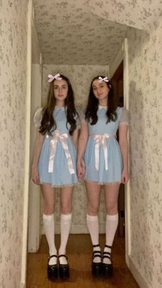 Holloween Costume Ideas Duo Friends, All Black Halloween Costume, Black Dress Halloween Costume, Fran Bow, Black Halloween Costumes, Twin Halloween, Twin Halloween Costumes