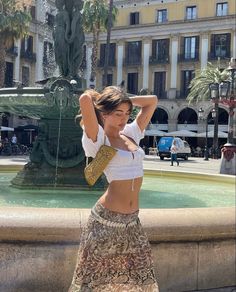 Latina Summer Outfits, Rome Outfits, Capri Italia, Instagram Barcelona, 2023 Outfits, Most Paused Movie Scenes, Spring Outfit Ideas, Cute Spring Outfits