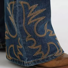 Style number: CB18954071 Embroidered detail on bottom of flare Hand sanding and whiskers Slim fit with flare leg 5 pocket design Moderate rise Button fly Casual Country Outfits, Western Embroidery, Cruel Girl, Country Style Outfits, Western Wear Outfits, Cute Country Outfits, Western Style Outfits, Western Outfits Women, Country Outfits