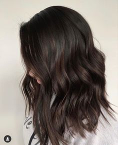 Medium Length Chocolate Brown Hair, Dark Haircut Ideas, Short Dark Brown Hair With Low Lights, Dark Brown Medium Hair, Chocolate Brown Hair Medium Length, Mid Length Dark Brown Hair, No Bleach Hair Color For Dark Hair, Subtle Balayage Brunette Dark, Dark Hair Lob