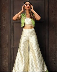 Saree Plazo Dress, Brocade Indo Western Outfits, Plazzo With Top Outfit, Brocade Outfits, Indian Outfits Modern, Mehendi Outfits, Trendy Outfits Indian, Lehenga Designs Simple, Brocade Dress