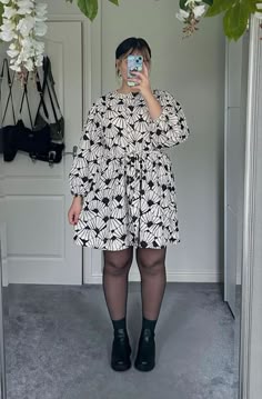 Plus Size Edgy Business Casual, Business Casual Dresses Plus Size, Plus Size Outfits Party, Mid Size Edgy Outfits, Alternative Business Casual Plus Size, Corporate Alternative Fashion Plus Size, Classy Plus Size, Black Tights Outfit Plus Size, Alternative Plus Size Outfits