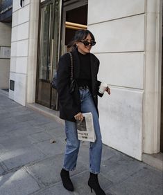 Zara Oversized Blazer, Black Pointed Ankle Boots Outfit, Black Pointed Boots Outfits, French Autumn Style, Paris Winter Style, Black Jacket Outfit, Casual Dinner Outfits, Outfit Ideas Autumn, Dinner Outfit Fall