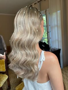 From balletcore-inspired ponytails to the iconic sleek bun, wedding hair has never looked so good. Blonde Wedding Hair, Wedding Hair Trends, Blonde Bride, Romantic Wedding Hair, Wedding Hairstyles Bride, Prom Hair Down, Long Hair Wedding Styles