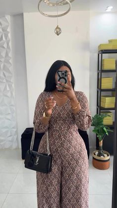 Classy Jumpsuit Outfits, Stylish Business Outfits, Lunch Dresses, Ankara Short Gown Styles, Classy Jumpsuit, Modest Dresses Fashion, African Fabric Dress