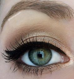 Shimmery Gold... pretty! Eyeshadow Natural, Make Up Gold, Makeup Tip, Gene False, Color Eyeshadow, Makijaż Smokey Eye