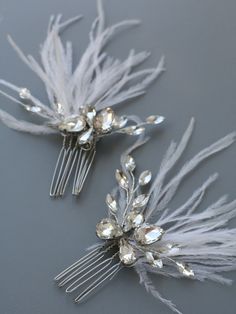 "Feather Crystal hair clip Crystal hair pin Feather fascinator Feather hair Wedding hair accessories Bridal accessories - The price is for 1 hairpin These gentle feather hairpins are truly stunning and would add a romantic touch to any bride's hair ensemble! Made from Swarovski crystals and feather, they glisten and catch the light beautifully, whilst remaining classy, chic, and understated. These pins are extremely versatile, and the wire branch can be bent to make a variety of shapes and to fi Feather Headpiece Wedding, Feathers Accessories, Feather Hairpiece, Hair Decoration Accessories, Feather Hair Accessories, Wedding Hair Pins Crystal, Feather Hair Pieces, Clip Wedding Hair, Feather Accessories