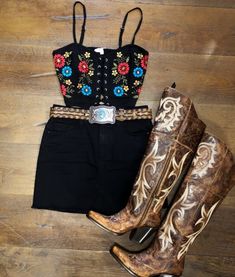 Country Music Outfits, Mexican Clothing Style, Country Concert Outfit Winter, Beyonce Concert Outfit, Concert Outfit Winter, Fashion 60s