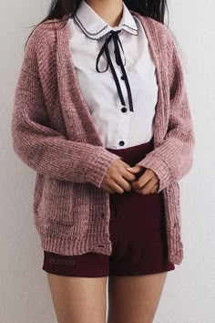 Outfit Ideas School, Oversize Cardigan, Nerdy Outfits, Old Outfits, Outfit Ideas For School, High School Outfit, Back To School Hairstyles, School Hairstyles, Simple Outfit