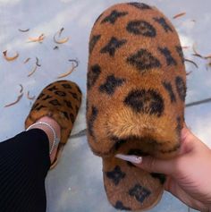 Lv Slippers, Plush Slippers, Fashion Slippers, Fuzzy Slippers, Warm Slippers, Fur Slippers, Fur Fashion, Slipper Shoes