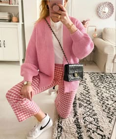 Outfits With Sweaters, Cher Horowitz, Teacher Outfit, Teacher Outfits, Pink Outfits, Mode Vintage, Colourful Outfits