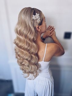 Glam Wedding Hair, Curled Blonde Hair, Bride Hair Down, Old Hollywood Hair, Love Is In The Hair, Hollywood Curls, Bridal Hair Down, Long Bridal Hair, Vintage Curls