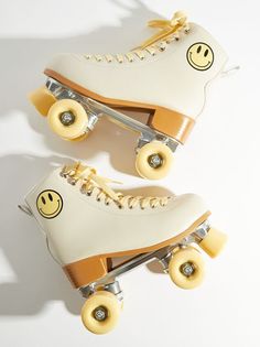 Roller Shoes, Preppy Shoes, Cute Nike Shoes, Smiley Faces, Cute Nikes, Aesthetic Shoes, Swag Shoes, Roller Skate