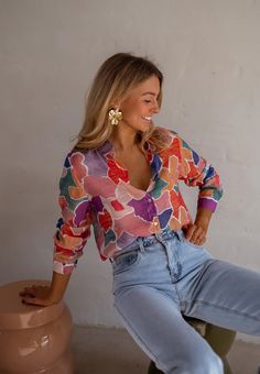 Patterned Hadri Shirt – Easy Clothes North America Bright Classic Outfits, Mode Tips, Spring Mood, Teacher Outfit, Elegante Casual, Teacher Outfits, Mode Inspo, Pinterest Fashion, Mom Outfits