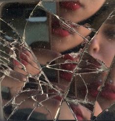 Broken Mirror, Fotografi Vintage, Image Swag, Photographie Portrait Inspiration, 사진 촬영 포즈, Yumeko Jabami, Foto Poses, Broken Glass, Foto Ideas Instagram