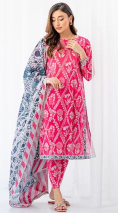 Pakistani Cotton Suits Design, Patiyala Salwar, Style Outfits Summer, Cotton Suit Designs, Summer Vibes Aesthetic, Aesthetic Summer Outfits, Dress Designing, Latest Dress Design, Simple Kurta Designs