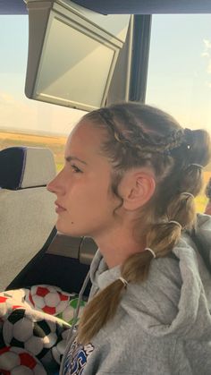 Gameday Hairstyles Basketball, Basketball Hairstyles Braids, Game Day Hairstyles Basketball, Soccer Braids, Sport Braids, Braided Hairstyles Sports, Soccer Mom Spirit Week, Comp Hairstyles, Athlete Hairstyles