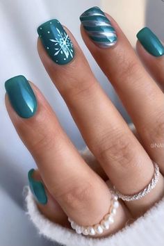 Nail design on short nails is the main nail trend of this winter. Stylish winter short nails always look beautiful and attract attention, both men and women. You can create a unique and trendy nail Decoration Nails, January Nail Designs, Designer Nails, Inspiration Nails, Acrylic Ideas, January Nails