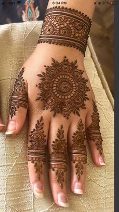 hendi tattoos on the hand and fingers are very attractive, but it doesn't look