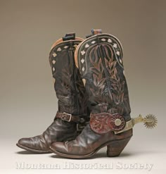 2004.47.01 - 1900-1950 handmade leather Hyer Cowboy boots. Cowboy Boot Reference, Historical Cowboy, Cowboy Boots With Spurs, Boots With Spurs, Cowboy Boots Men, Western Inspiration, Custom Cowboy Boots, Cowboy Shoes, Cowboy Aesthetic