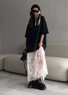 Sheer Long Skirt Outfits, Skirt Over Trousers, Hip Outfits, Lace Skirt Outfit, Winter Rave Outfits, Sheer Skirt, Copenhagen Fashion Week