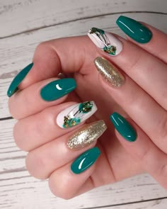 Petrol Green Nails, Green Blue Nails Ideas, St Patricks Nail Designs, Nail Design Kit, Pop Art Nails, Foil Nail Art, Gel Toe Nails, Nail Salon Design