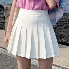 Women's Pleated Mini Skirt - Whtie Condition: New With Tags Features: Pleated Style, Mini Length, High Waisted, And Solid Color Closure: Hidden Zipper With Button Closure Color: White ** Measurements Are Estimates Taken In A Flat Position. ** Waist Diameter - 30" Garment Length - 16" I# 08/184012 Preppy Style Girls, Preppy Girl Style, Mini Skirt Fashion, Short Summer Skirts, Korean Skirt, Rok Mini, Womens Pleated Skirt, High Waisted Pleated Skirt, Pink Mini Skirt