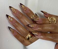 Basic Acrylic Nails, Golden Nails Designs, Red Almond, Brown Nail Art, Nails Gradient, Golden Nails, Glow Nails, Classy Acrylic Nails