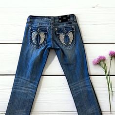 Miss Me Angel Wing Jeans 27"waist 32"inseam 7.0"rise 6.0" (12" CIRC) Ankle Miss Me Angel Wing Jeans. GORGEOUS ❤️️ Slim cut, see pic for ankle measurements. Beautiful and distressed. Baby blue coloring. Perfect to go under boots. Muted silver hardware two button closure at the waist. Great distressed wear through out. Super soft. Angel wing pockets with studded crystals off-white cream angel wings absolutely gorgeous. Rare. Hard to find style with this fit.  27"waist  32"inseam  7.0"rise  6.0" (1 Angel Jeans Denim, Y2k Denim Jeans With Multiple Pockets, Y2k Early 2000s, Miss Me Jeans Angel Wings, Miss Me Jeans Size 9, Find Style, Miss Me Jeans Size 25, Y2k Jeans, Jeans Y2k