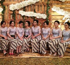 Kebaya seragam Indonesian Wedding, Traditional Outfits, Asian Beauty, Batik, Wedding Ideas, Women's Fashion, Bridesmaid Dresses, Indonesia