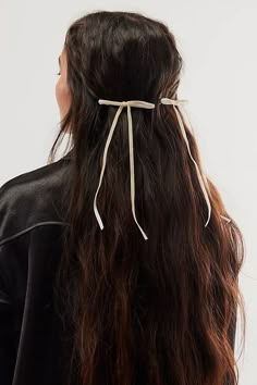 Hairstyles With Ribbon, Velvet Ribbon Bow, Spring Hair Trends, Clip Hairstyles, Two Braids, French Barrette, Spring Hairstyles, Velvet Bow, Bow Clips