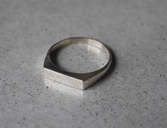 Solid silver ring, women signet ring, delicate signet ring, geometric silver ring, sterling silver r Gift Box Handmade, Signet Rings Women, Delicate Gold Necklace, Edgy Jewelry, Geometric Wedding, Ring Wedding Band, Silver Signet Ring, White Gold Wedding Bands, Gold Signet Ring