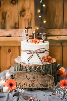 a wedding cake is sitting on top of a tree stump